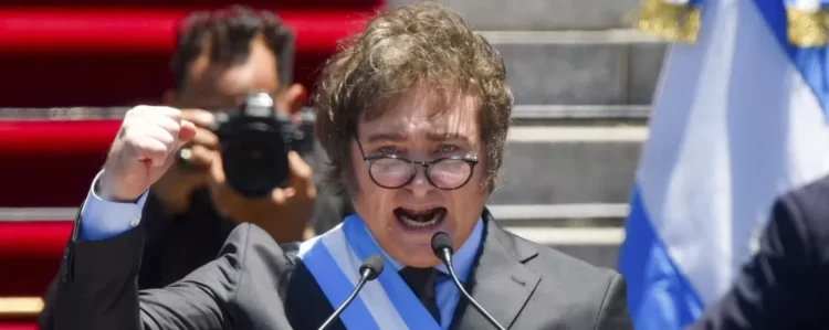 Milei desiste de retórica anticomunista e pede dinheiro à China