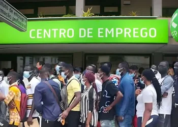 Taxa de emprego atinge 64,4% no terceiro trimestre