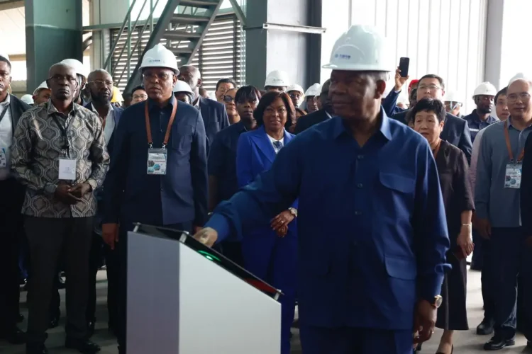 Presidente da República inaugura fábrica de alumínio electrolítico na Barra do Dande