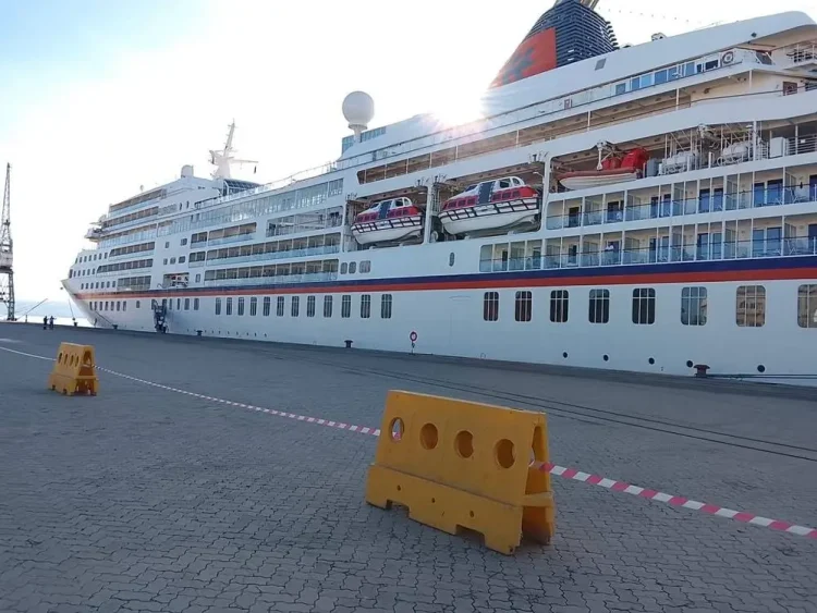 Porto do Lobito recebe cruzeiro com 300 turistas