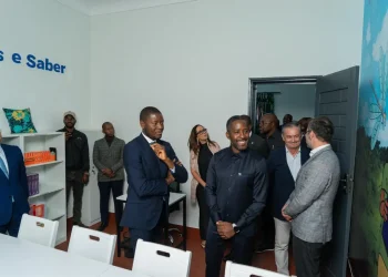 Standard Bank apetrecha bibliotecas em escolas do Huambo