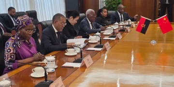 Angola espera maior presença de empresas chinesas no sector de mineração, petróleo e gás