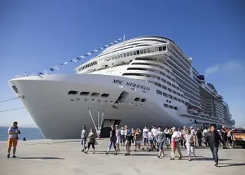 Navio de cruzeiro no Porto de Luanda