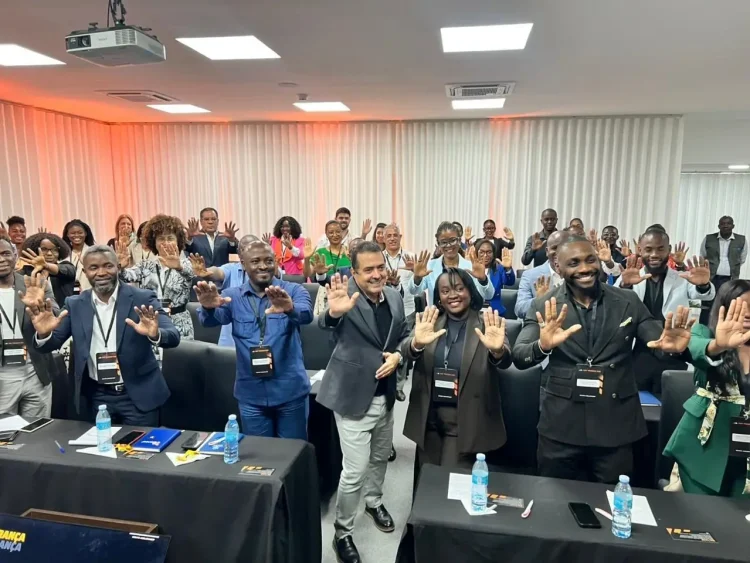 Grupo de clientes corporativos do BFA em formação