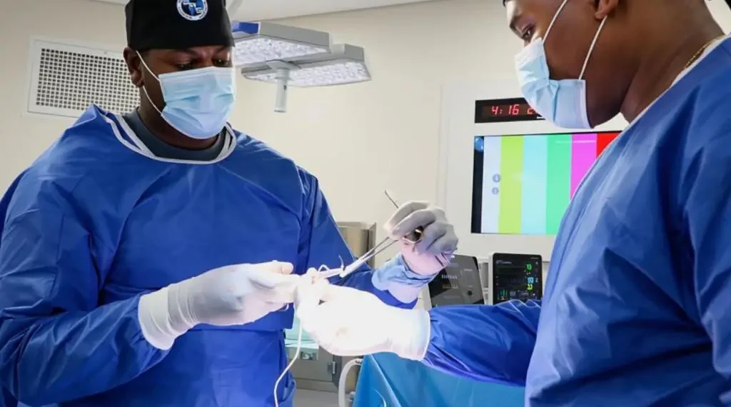 Angola realiza primeiras cirurgias robóticas renais